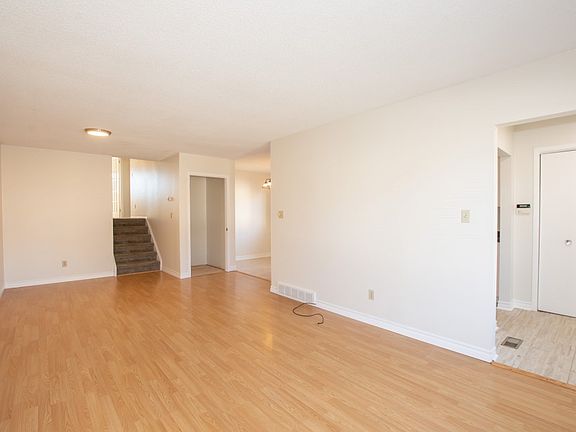 4th image of 39 Mayfair Dr