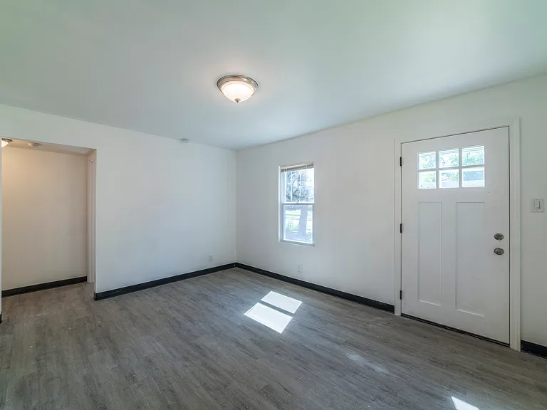 7235 Schneider Ave — Photo 6
