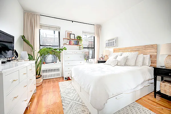 Rented by Urbane Brokerage | media 9