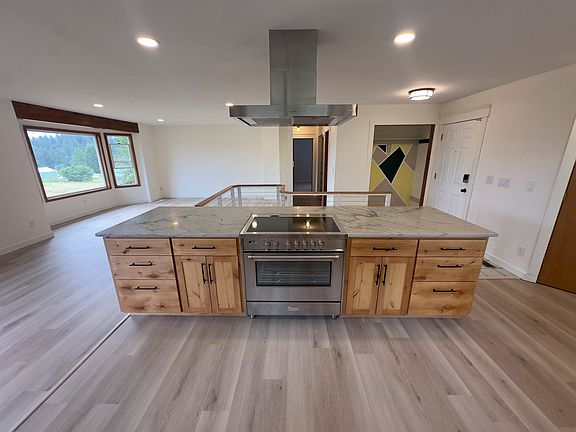 3rd image of 20665 SE Borges Rd
