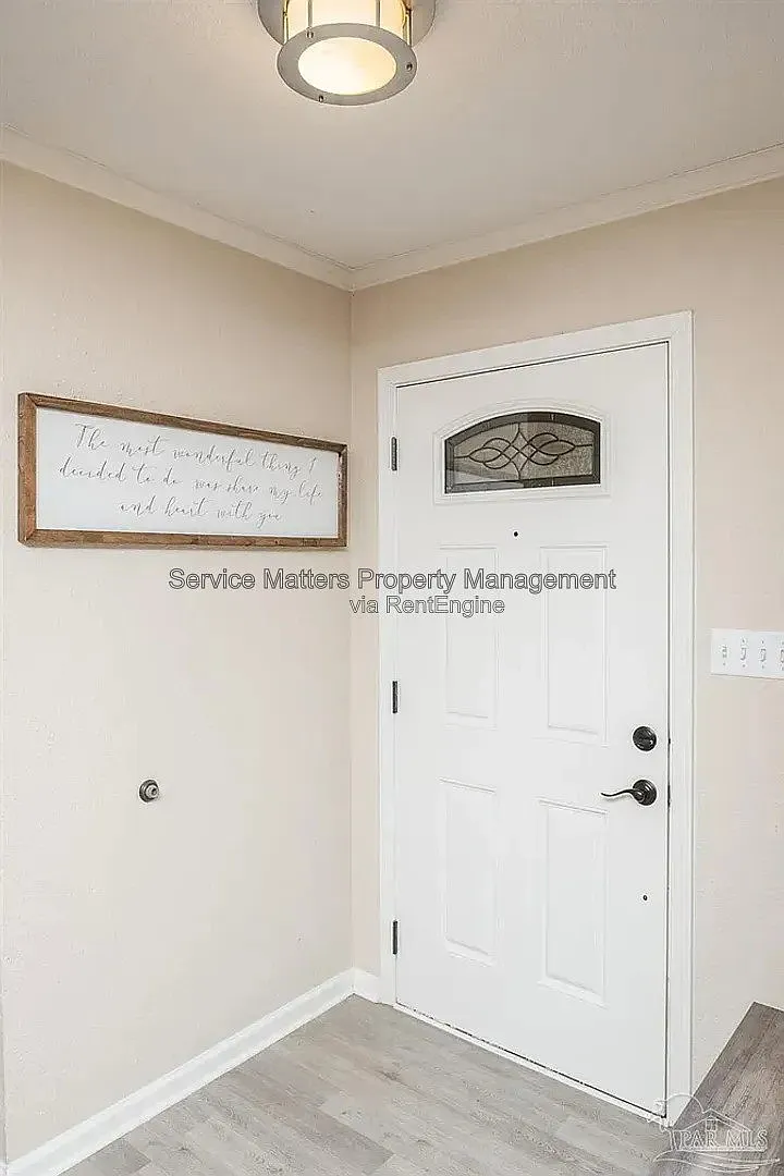 3 bed, 3.0 bath, 2045 sqft, $2,600 — Photo 3