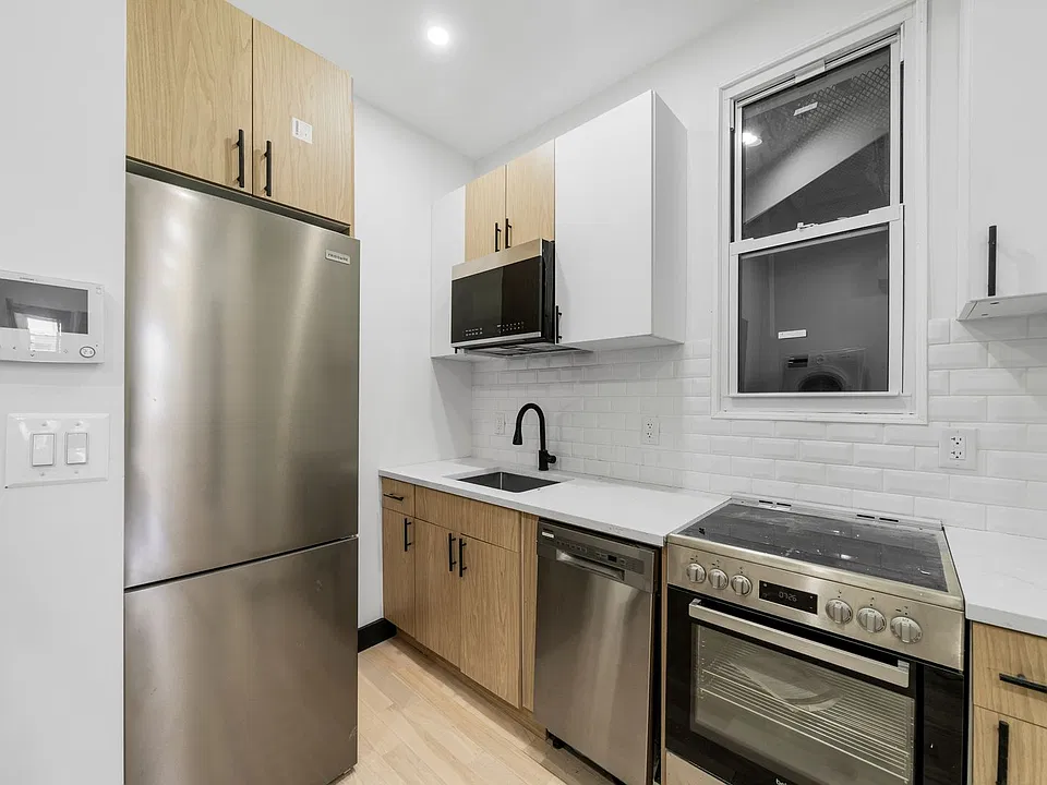 2458 Lorillard Pl