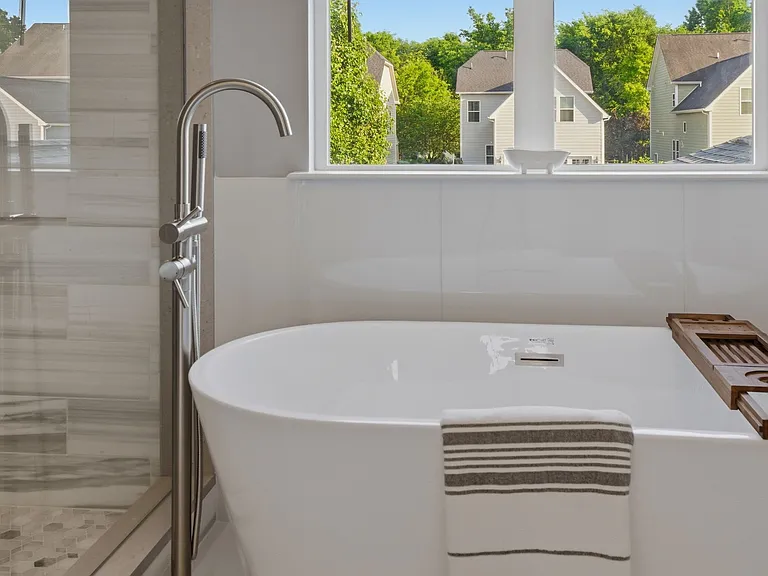623 Streamside Ln — Photo 26