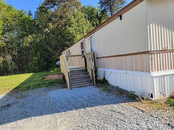 4th image of 621 Bonfire Dr