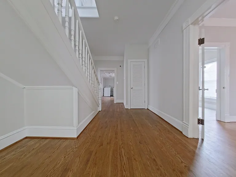 304 Oakwood St — Photo 11
