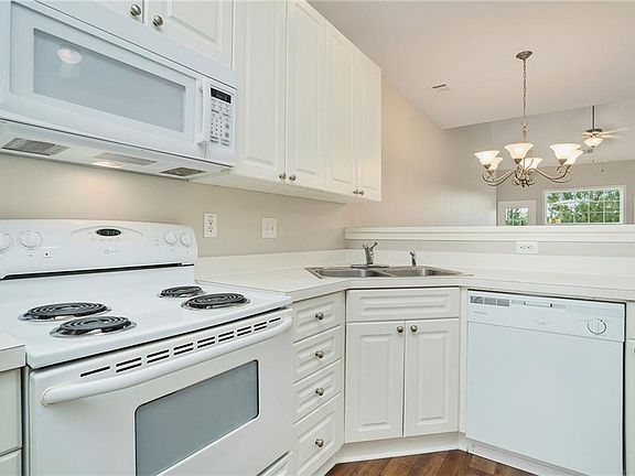2nd image of 2422 Suwanee Pointe Dr