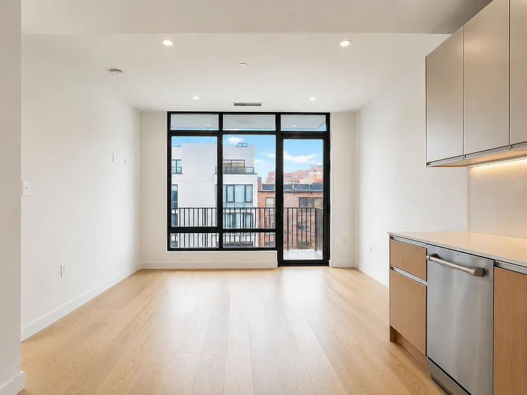 31-19 29th St #4D — Photo 3