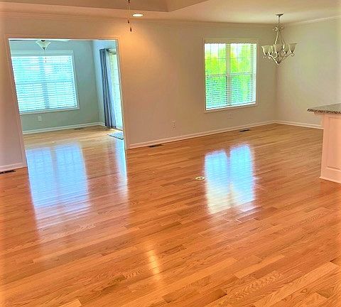 5th image of 414 Lucy Cir
