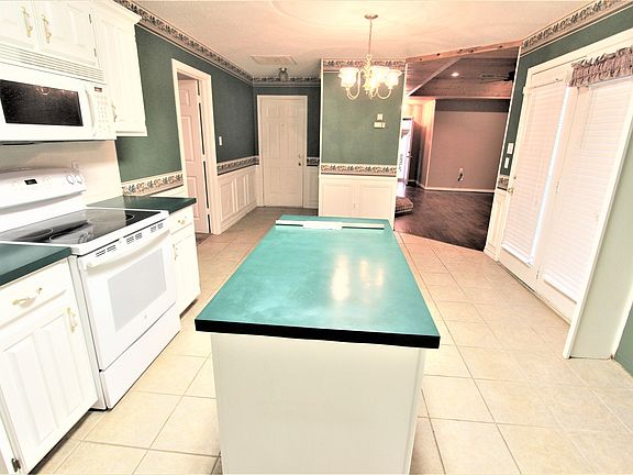 5th image of 2820 Briarwood Dr