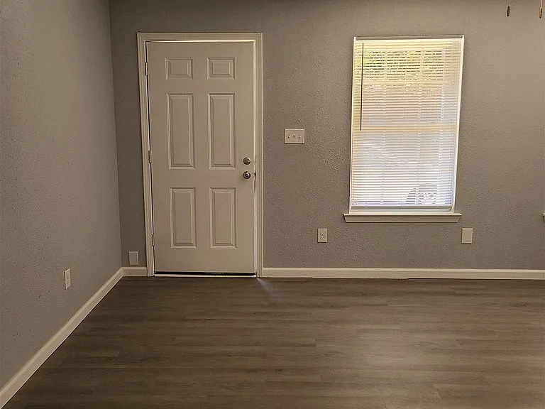 410 E Lloyd St #A — Photo 2