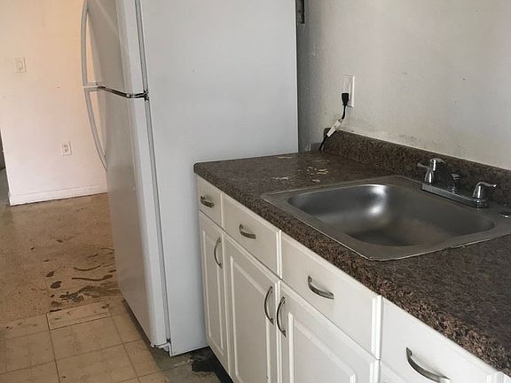 4th image of 1951 NE 167th St APT 8
