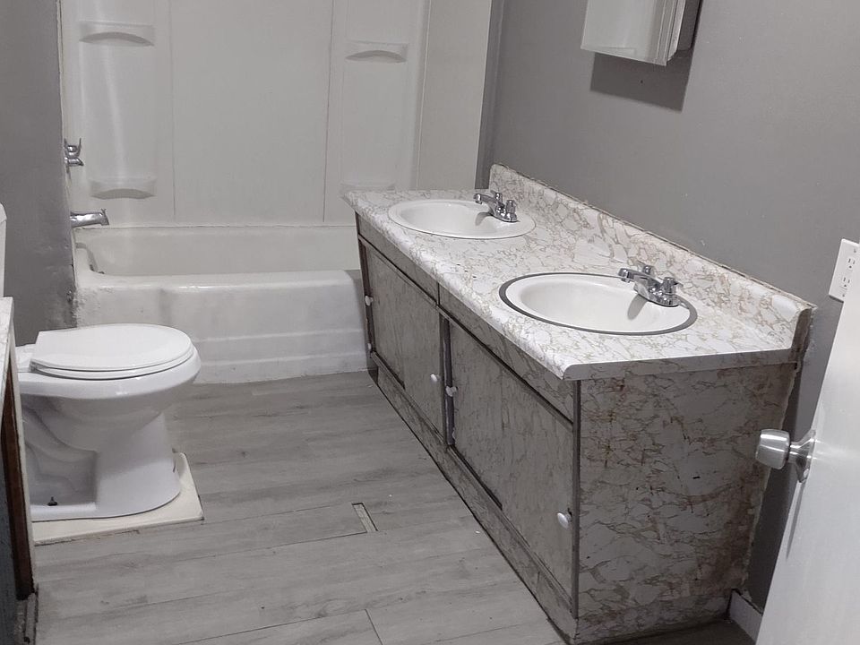 2nd image of 523 Lyell Ave #1