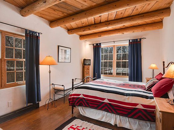 5th image of 801 Acequia Madre APT C