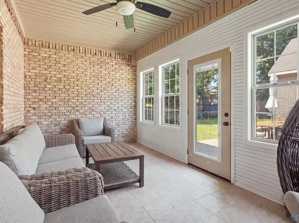 286 Plantation Cir, Killen, AL 35645