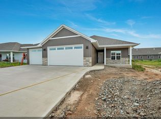 2411 Whispering Wind Ln, Green Bay, WI 54303