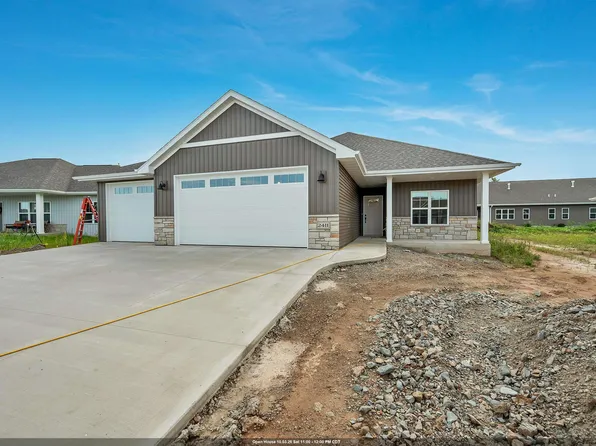 2411 Whispering Wind Ln, Green Bay, WI 54303