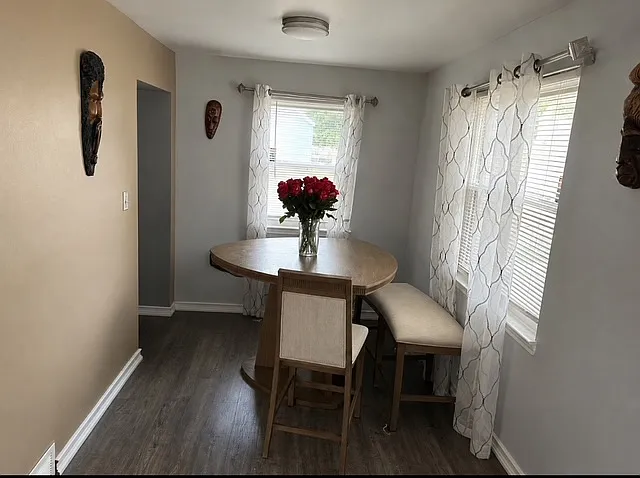 25501 Pembroke Ave — Photo 9