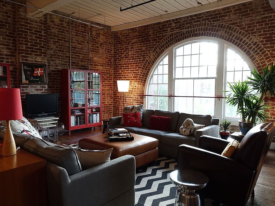 2nd image of 901 Jefferson St APT 4E