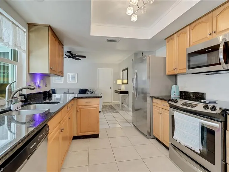 4556 Lakewood Blvd — Photo 7