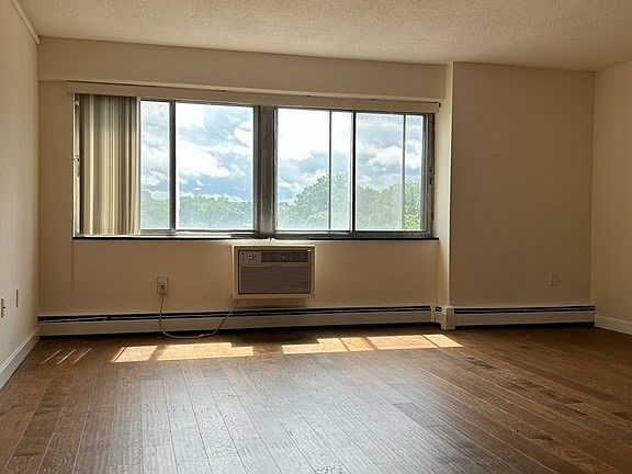 2nd image of 1025 Hancock St Unit 6H