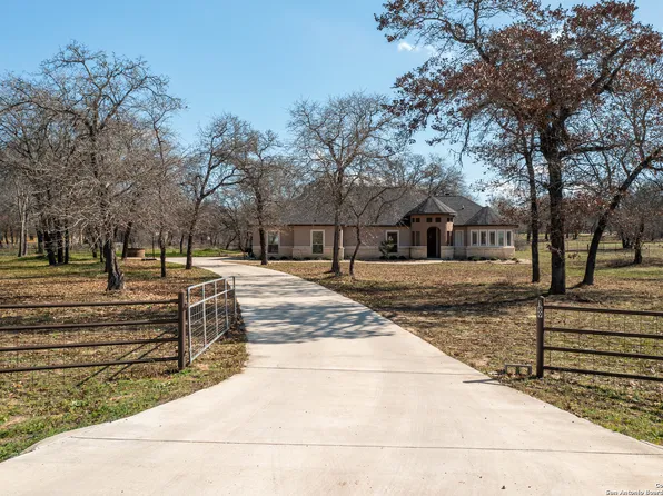 189 CR 6871 W, Natalia, TX 78059