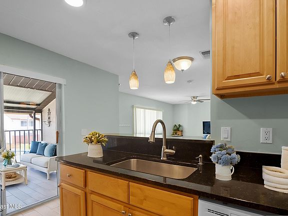 4th image of 627 Ridge Club Dr #14