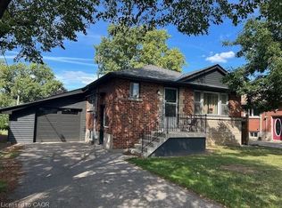 699 9th Ave, Hamilton, ON L8T 2A1