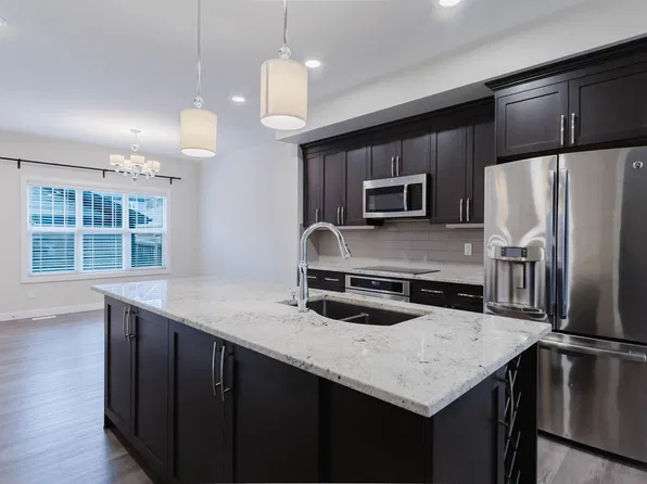 8104 224th St NW, Edmonton, AB T5T 7A4
