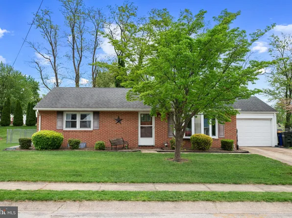 2160 Bon Aire Dr, York, PA 17408