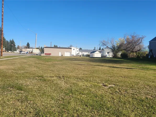 9 Warren Street, Redvers, SK S0C 2H0
