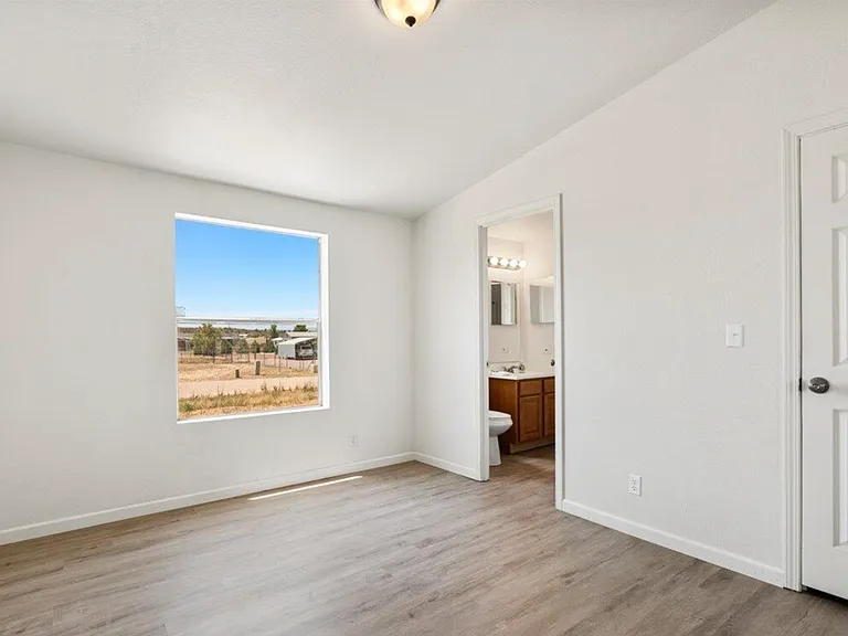 24175 N Los Angeles St — Photo 9