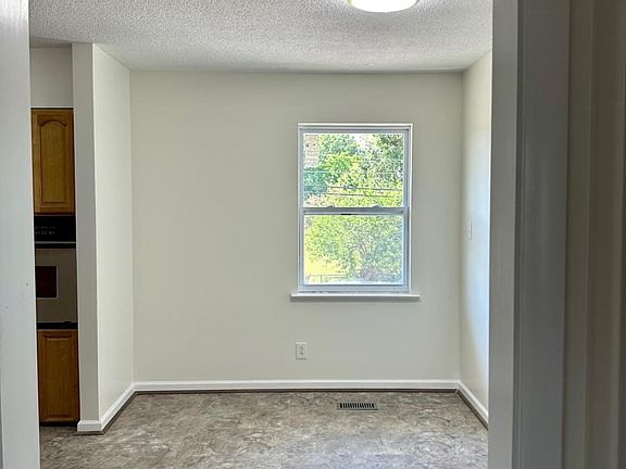 4th image of 7613 Cecelia Dr