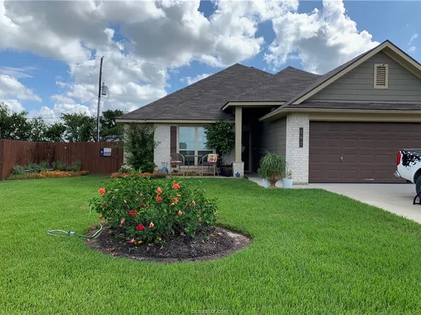 107 Willow Dr, Navasota, TX 77868