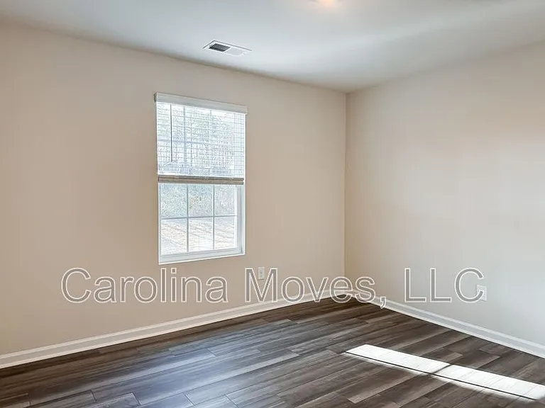 109 Clairvale Ct — Photo 6