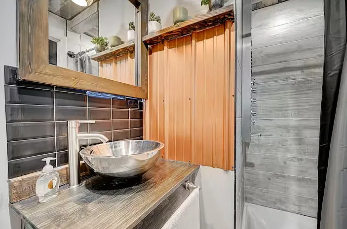 835 E Platte Ave #4 — Photo 6