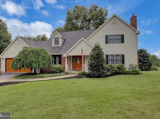 6 Jenny Dr, Boiling Springs, PA 17007