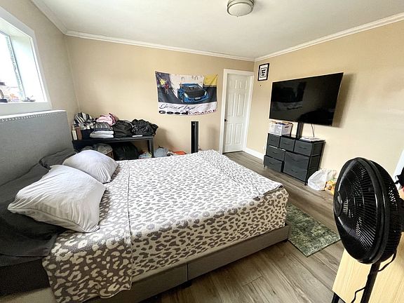 5th image of 301 1st Ave