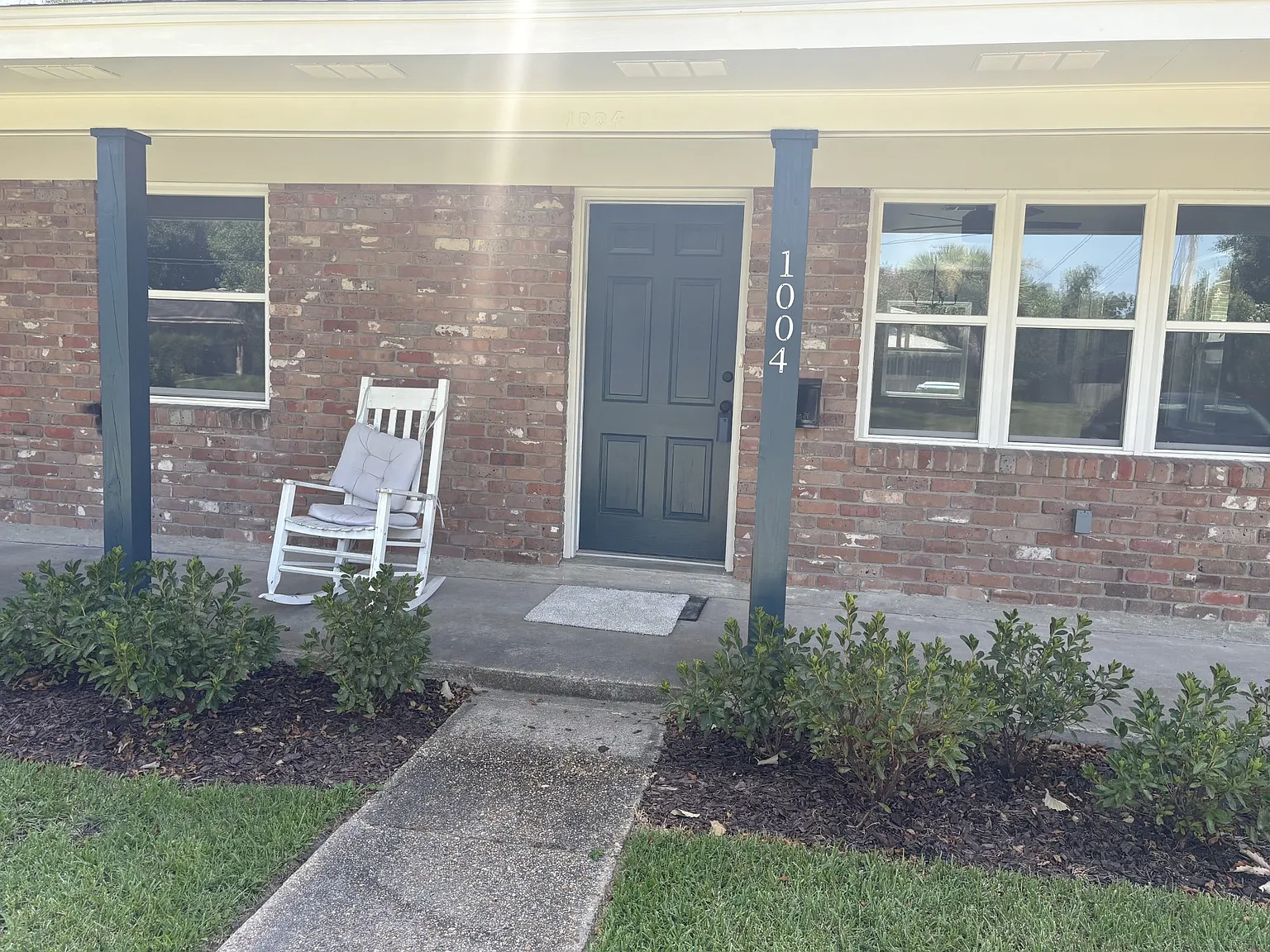 3 bed, 1.5 bath, 1217 sqft, $1,800 — Photo 1