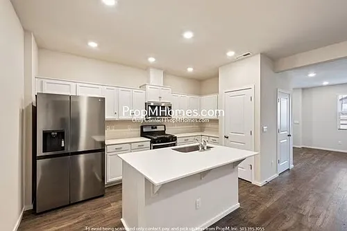 884 N 18th Ave Photo 1
