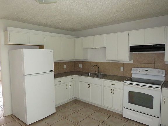 4th image of 2004 Cedarhill Dr APT B