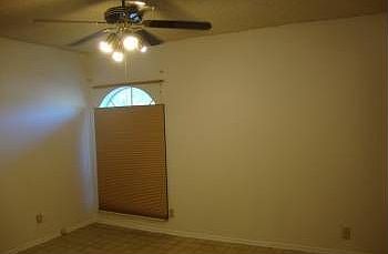 3rd image of 8202 Glen Ct