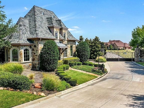 3rd image of 1115 Cambridge Ct