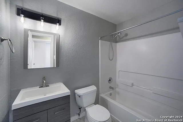 16526 Amberly Ct — Photo 20