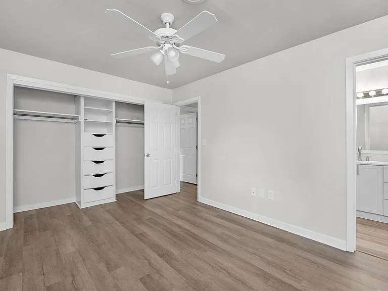 3760 Bayou Blvd — Photo 27