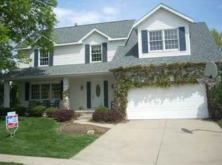21 Ravenwood Cir, Bloomington, IL