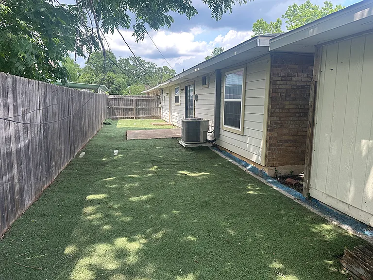 408 Jefferson St — Photo 3