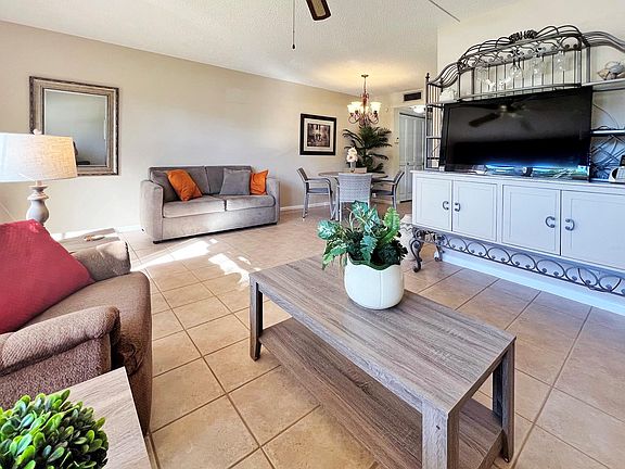 3rd image of 1026 Cambridge B #1026