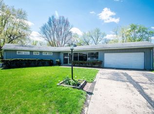 5018 N Sunnybrook Dr, Peoria, IL 61614