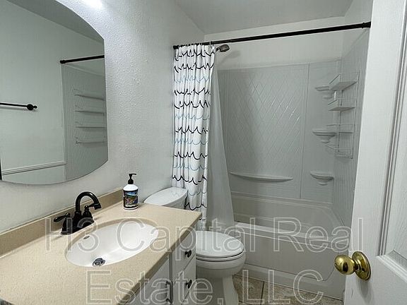 4th image of 2828 Yale Dr