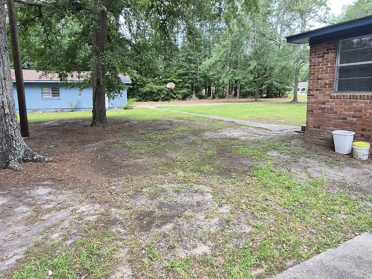 111 Becky St — Photo 36